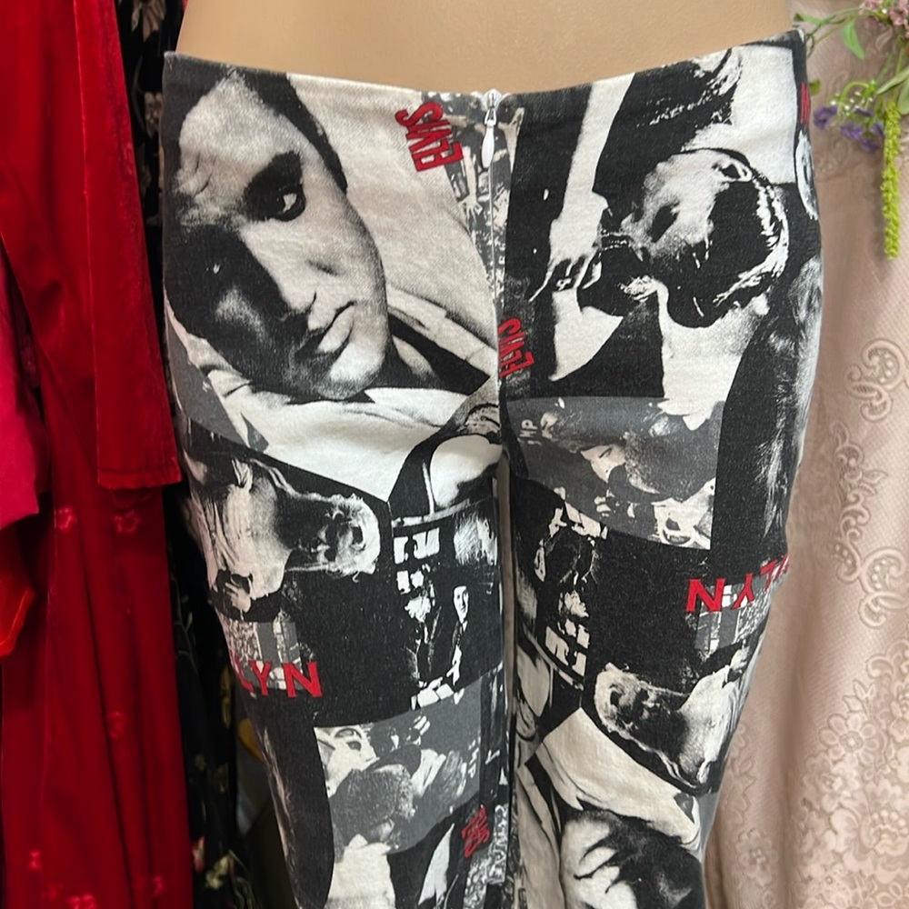R21 black and white Elvis and Marilyn stretched to fit Y2K pants boot cut size 4